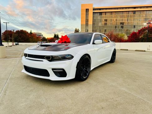 Used 2017 Dodge Charger R/T RWD image 13