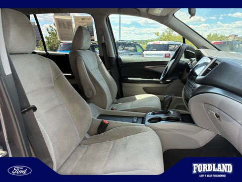 Used 2017 Honda Pilot EX image 19