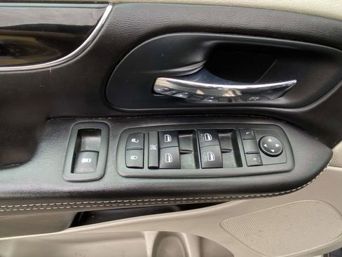 Used 2014 Dodge Grand Caravan SXT image 15