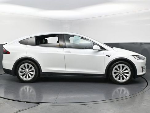 Used 2019 Tesla Model X 100D image 5