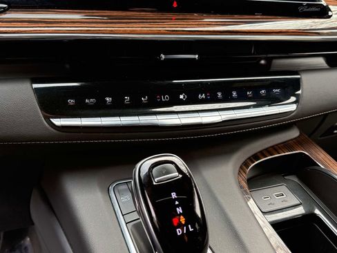 Used 2024 Cadillac Escalade ESV Premium Luxury w/ Performance Package image 28