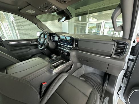 Used 2025 Chevrolet Silverado 1500 LTZ w/ LTZ Premium Package AWD/4WD image 29