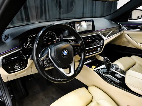 Used 2017 BMW 530i w/ Premium Package RWD image 3