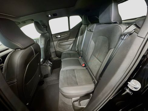 Used 2022 Volvo XC40 P8 Recharge Plus image 30