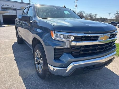 Used 2024 Chevrolet Silverado 1500 LT AWD/4WD image 2