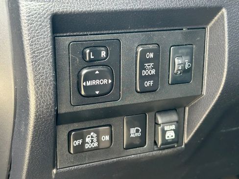 Used 2021 Toyota Tundra SR5 w/ SR5 Upgrade Package AWD/4WD image 29