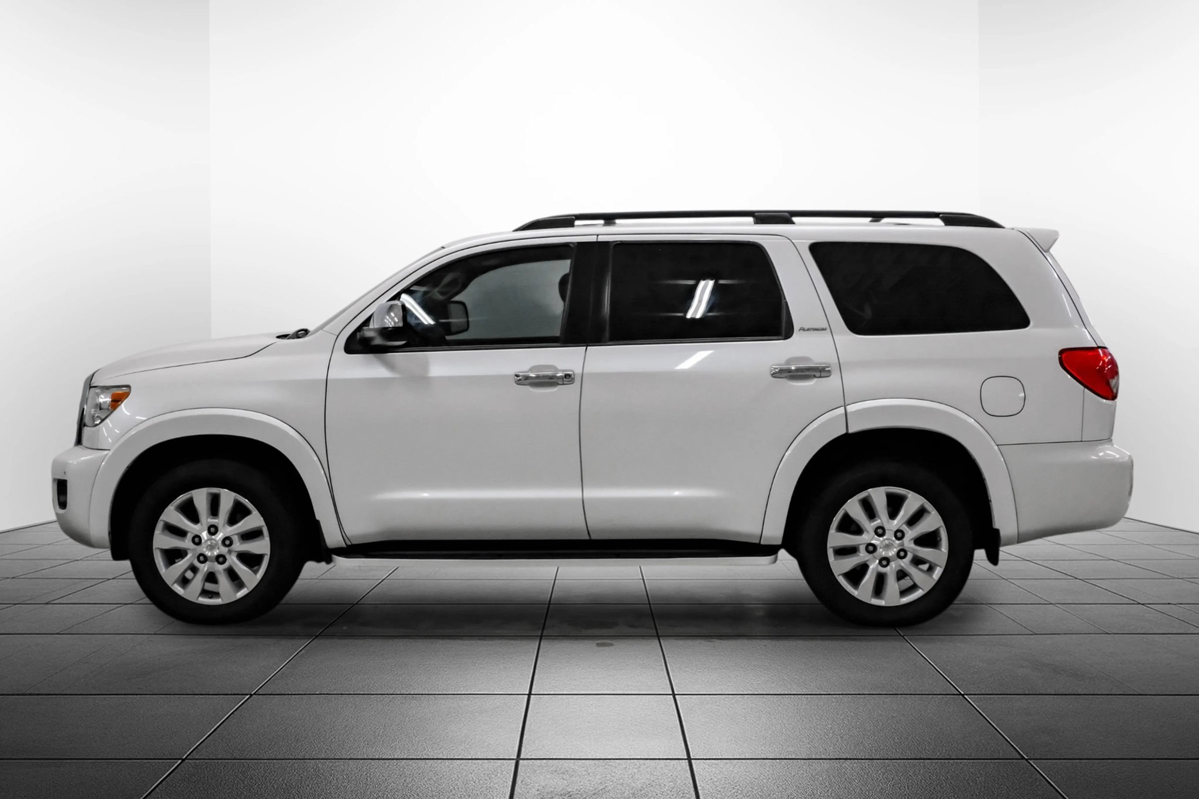 Used 2017 Toyota Sequoia Platinum AWD/4WD image 12