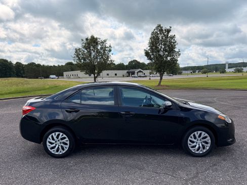 Used 2019 Toyota Corolla LE FWD image 6