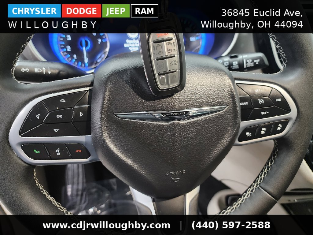 Used 2023 Chrysler Pacifica Touring-L AWD/4WD image 43