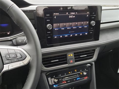 New 2025 Volkswagen Taos SE image 11