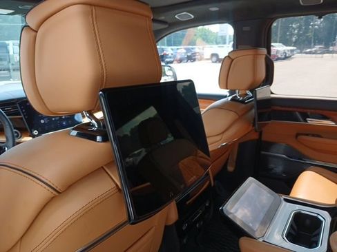 Used 2024 Jeep Grand Wagoneer Series III w/ Rear Seat Video Group 1 AWD/4WD image 31