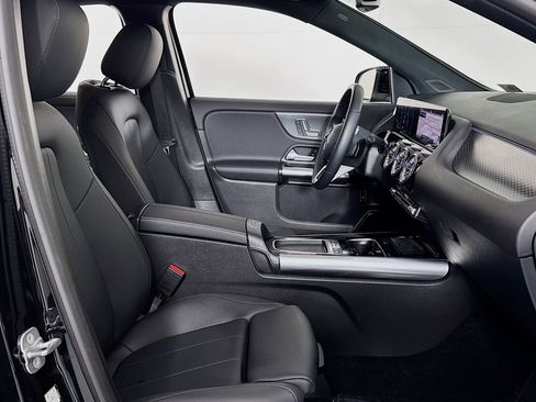 Certified 2025 Mercedes-Benz GLA 250 image 7