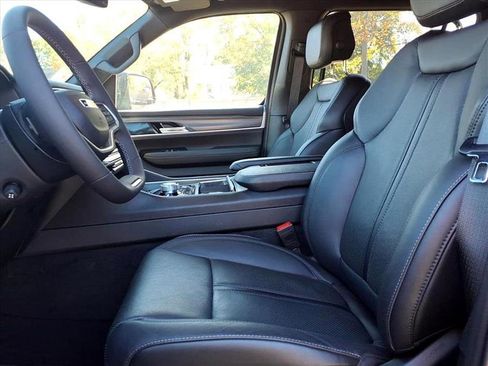 Used 2023 Jeep Wagoneer Series III w/ Premium Group I image 19