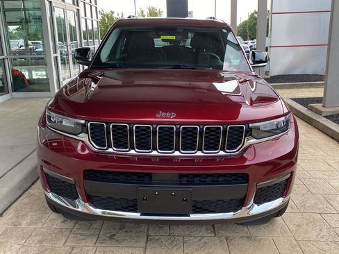 Used 2022 Jeep Grand Cherokee L Limited AWD/4WD image 2