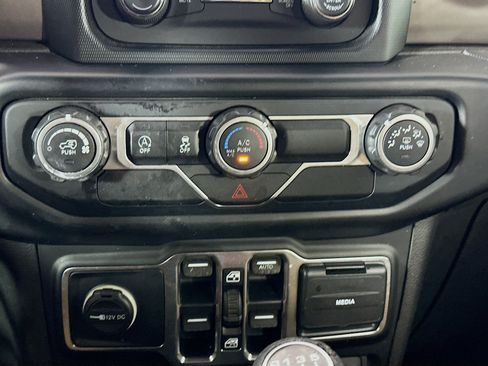 Used 2019 Jeep Wrangler Unlimited Sport S AWD/4WD image 23