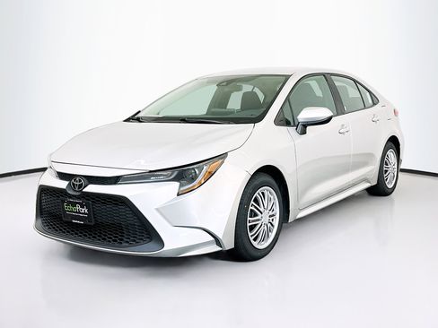 Used 2021 Toyota Corolla LE image 3