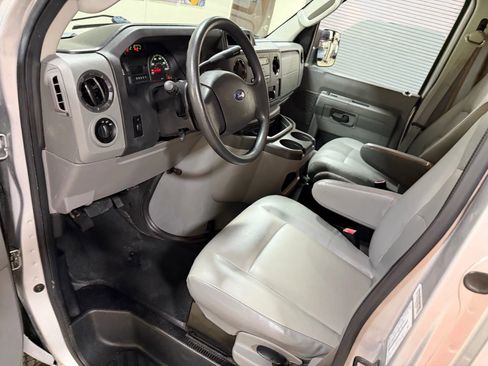 Used 2014 Ford E-250 and Econoline 250 w/ Power Group image 40