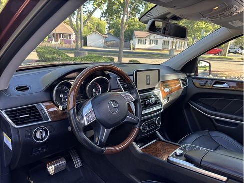 Used 2013 Mercedes-Benz GL 550 4MATIC image 14