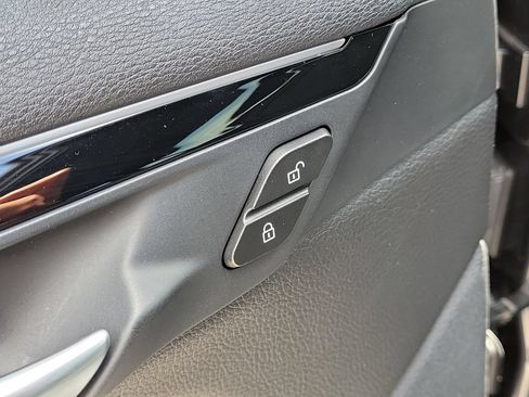 Used 2019 BMW X1 sDrive28i w/ Convenience Package FWD image 19