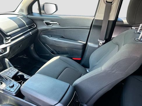 Used 2024 Kia Sportage LX FWD image 5