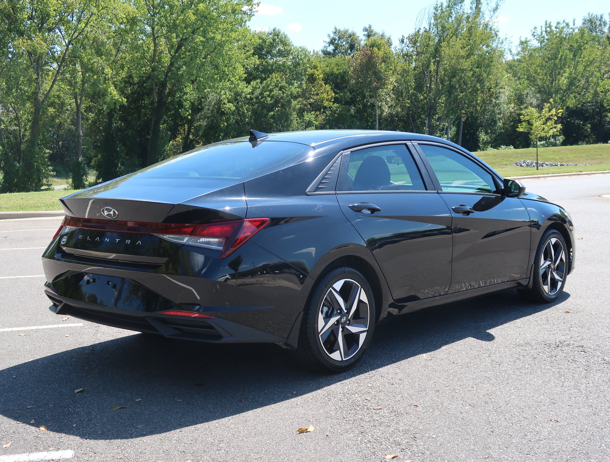 Used 2023 Hyundai Elantra SEL w/ Convenience Package FWD image 8