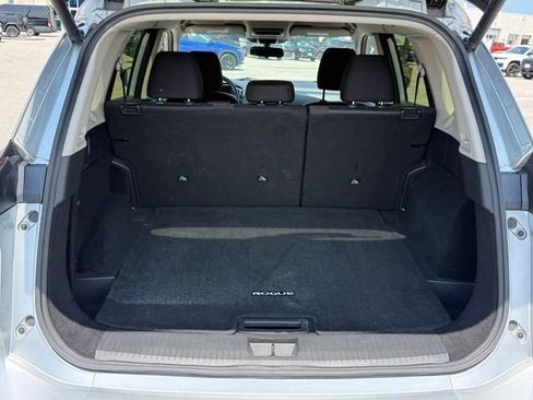 Used 2024 Nissan Rogue SV AWD/4WD image 4