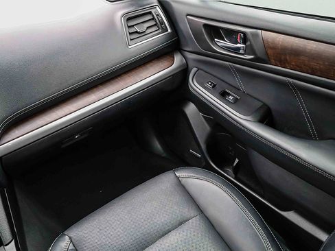 Used 2018 Subaru Outback 3.6R Limited image 18