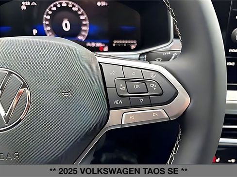 Used 2025 Volkswagen Taos SE w/ Panoramic Sunroof Package image 20