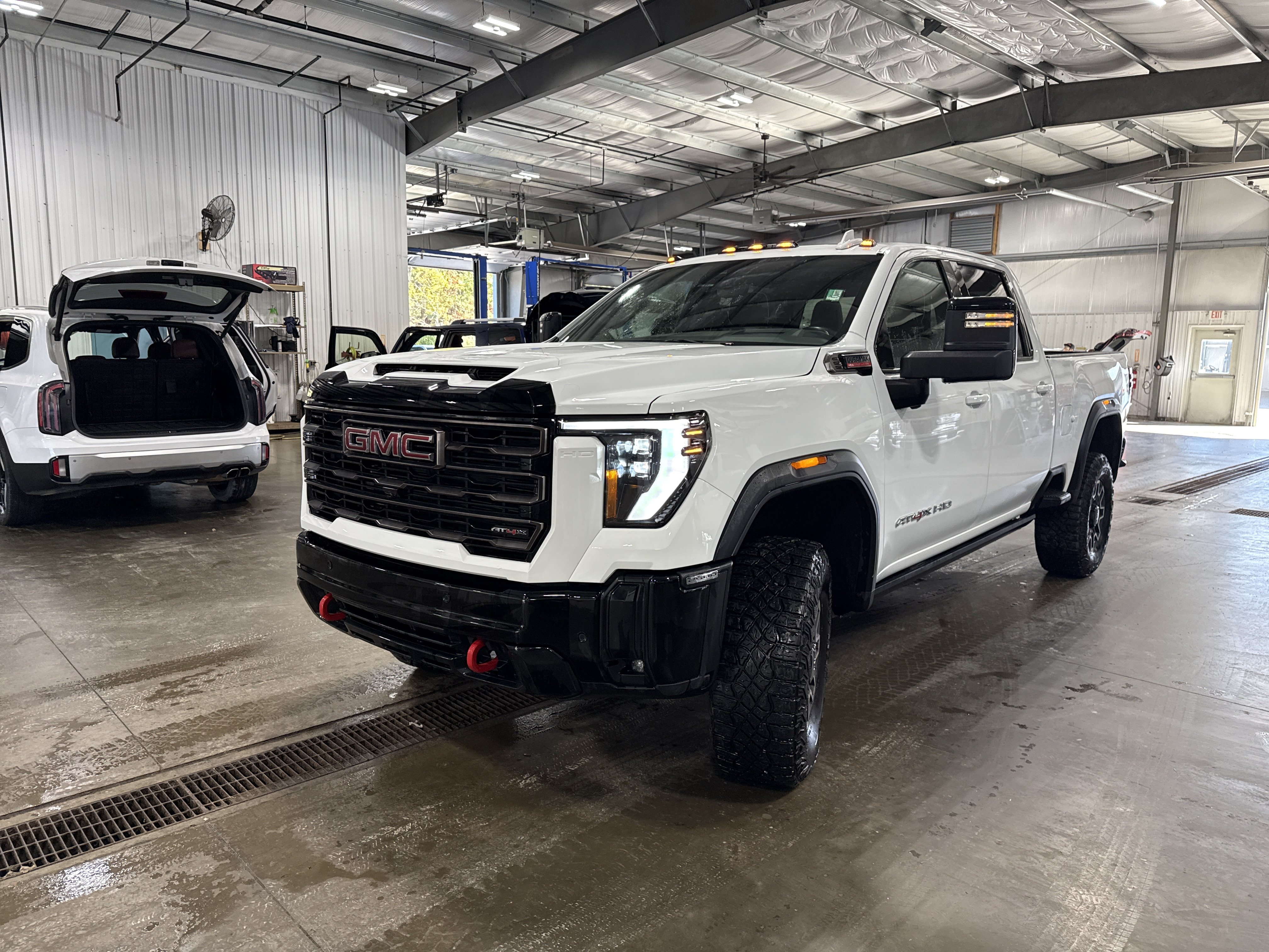 Used 2025 GMC Sierra 2500 AT4X AWD/4WD image 6