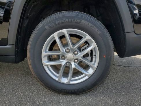 New 2026 Jeep Grand Cherokee L 2WD image 12