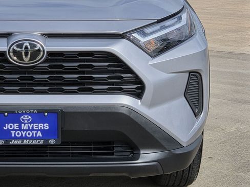 Used 2025 Toyota RAV4 XLE FWD image 4