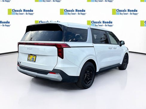 Used 2025 Kia Carnival FWD image 8