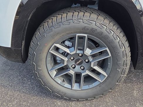 New 2026 GMC Terrain AT4 w/ Convenience Package III AWD/4WD image 7