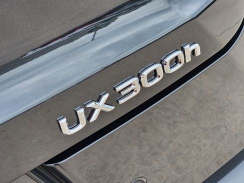 Used 2026 Lexus UX 300h FWD w/ Accessory Package (Z1) image 22