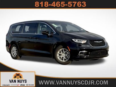 New 2026 Chrysler Pacifica Select
