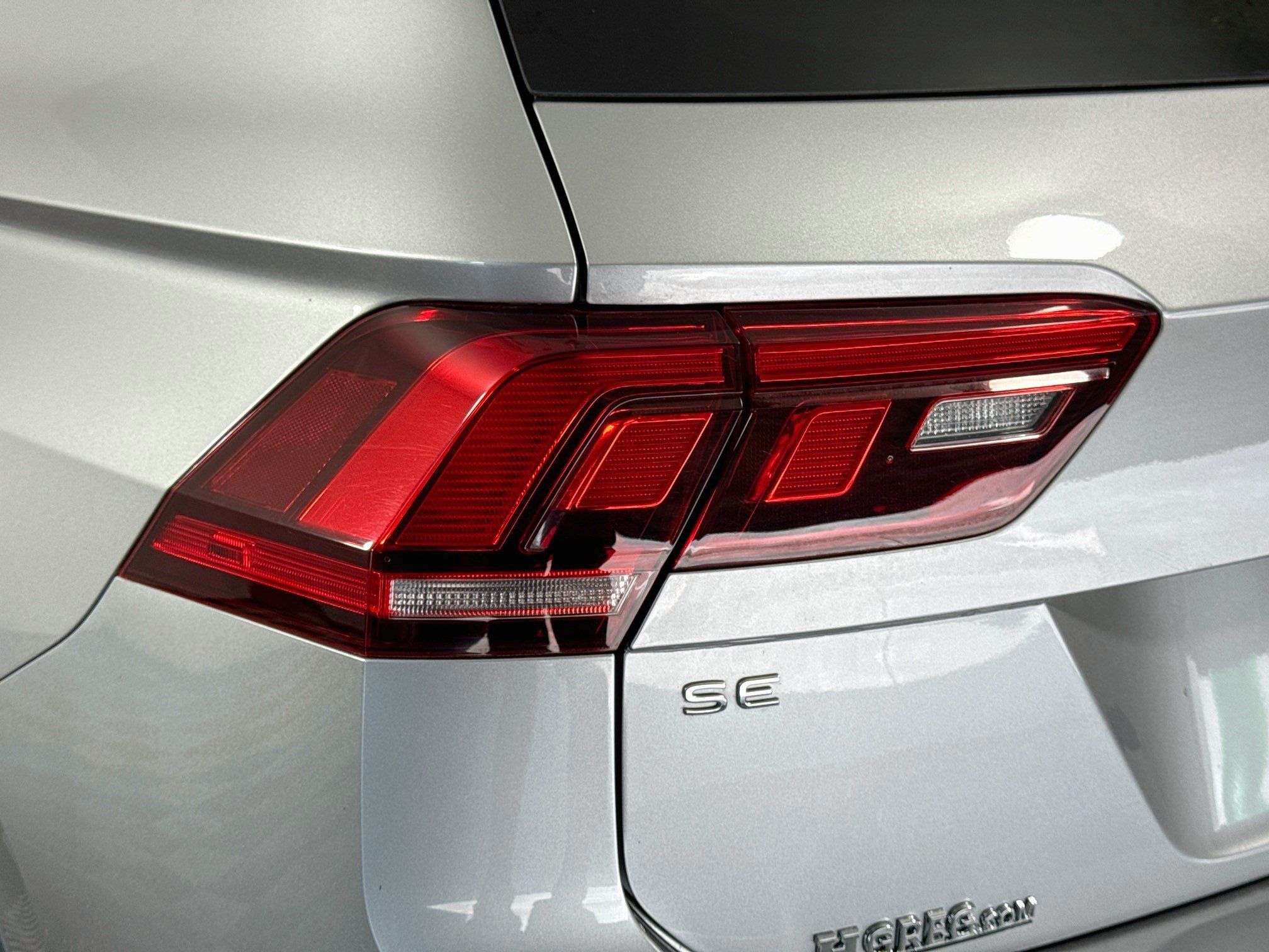 Used 2022 Volkswagen Tiguan SE R-Line FWD image 36