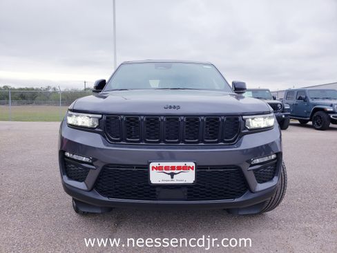 New 2025 Jeep Grand Cherokee Limited image 2