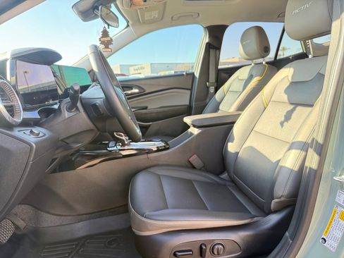 Used 2024 Chevrolet Trax ACTIV w/ Sunroof Package image 12