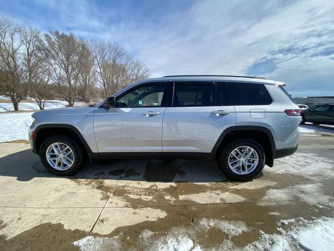 Used 2025 Jeep Grand Cherokee L Laredo image 3