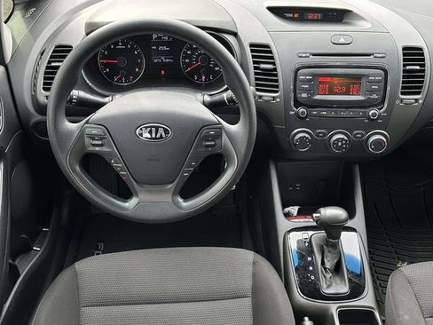 Used 2017 Kia Forte LX image 9