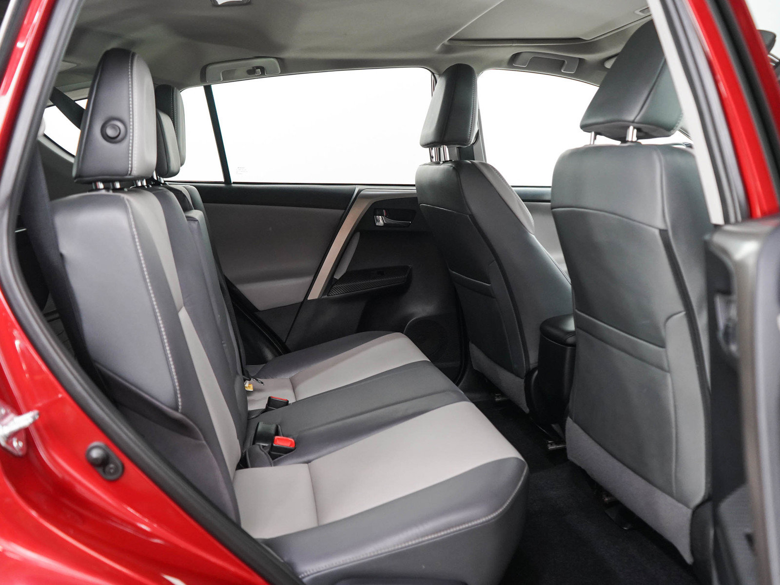 Used 2015 Toyota RAV4 Limited w/ Technology Package AWD/4WD image 12