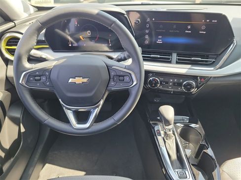 Used 2025 Chevrolet Trax LT w/ Driver Confidence Package image 17