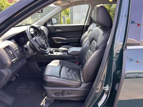 Used 2023 Nissan Pathfinder Platinum AWD/4WD image 13