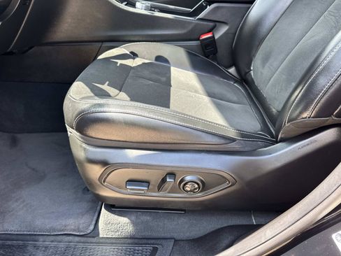 Used 2025 Jeep Grand Cherokee Altitude RWD image 16