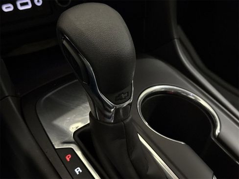 Used 2023 Chevrolet Equinox LS image 16