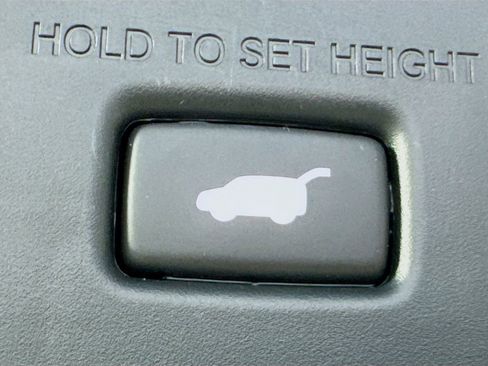 Used 2023 Honda Pilot TrailSport image 33