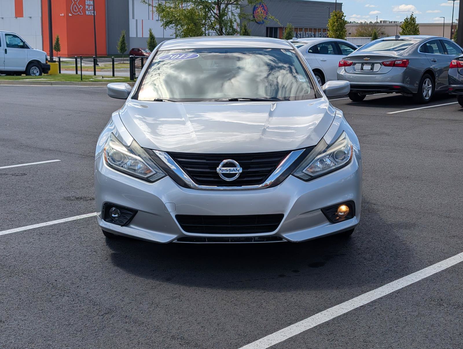 Used 2017 Nissan Altima 2.5 SV w/ Interior Lighting Package FWD image 3