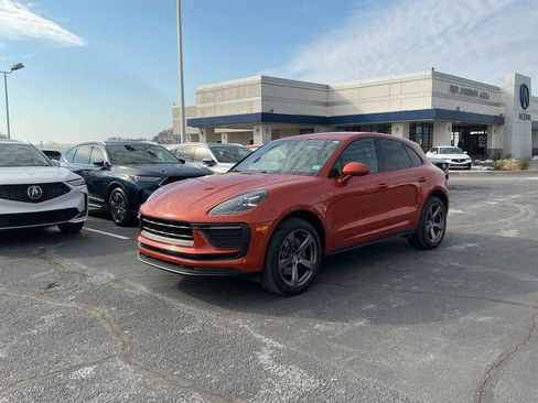 Used 2022 Porsche Macan Base image 1