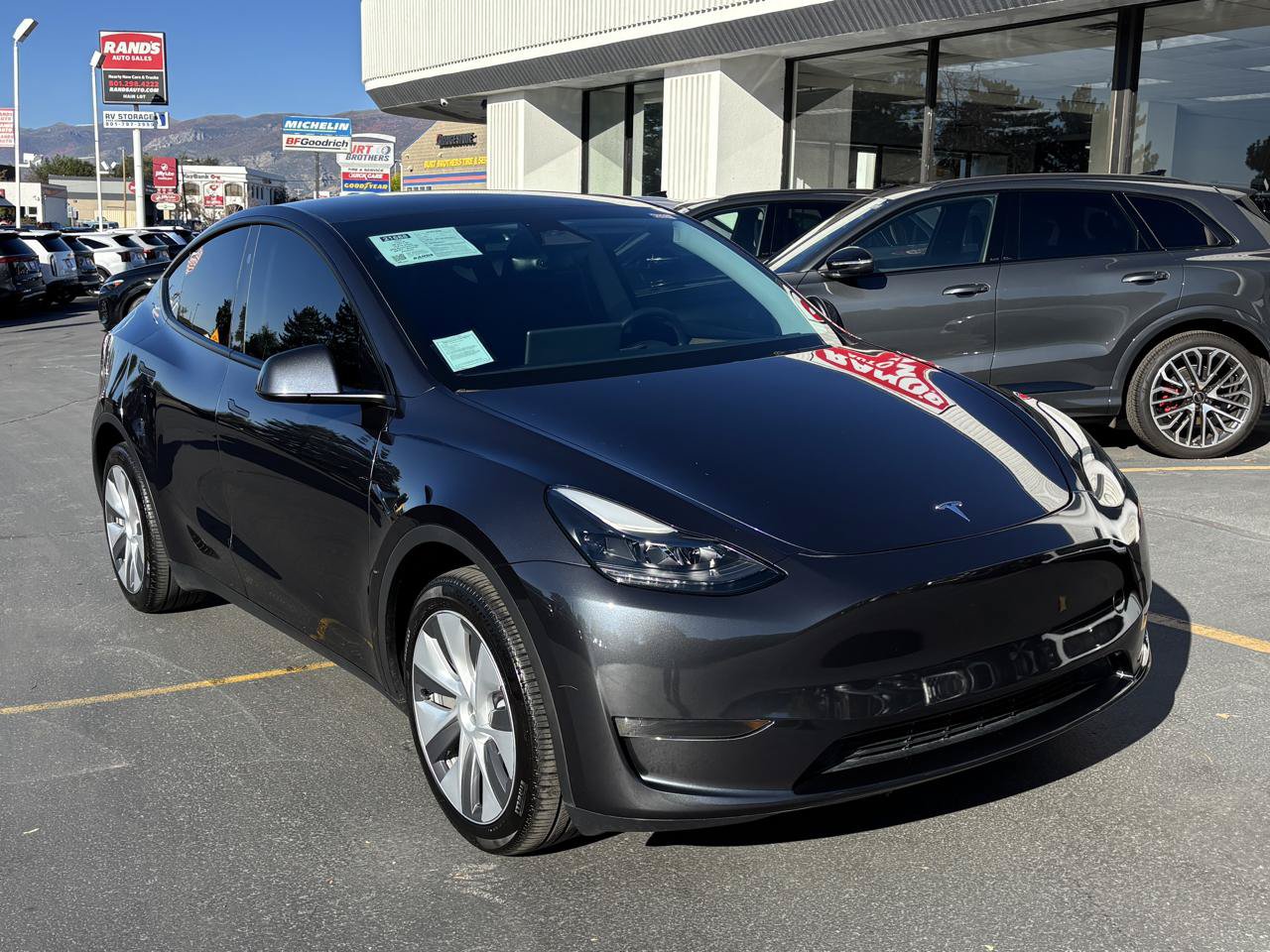 Used 2024 Tesla Model Y Long Range AWD/4WD image 2