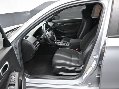 Used 2023 Honda Civic Sport image 9